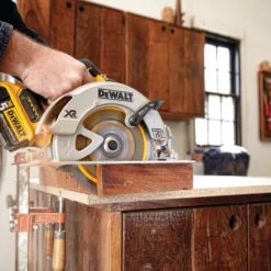 DeWalt DCS570P1 20V Max 7-1/4" Brushless XR Circular Saw Kit -Home Tools Sale image 1a93b75b 1a91 4f99 af3a 2330d2247cea