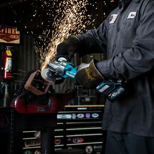 Makita GAG01M1 40V Max XGT 4-1/2" / 5" Angle Grinder Kit - Image 4